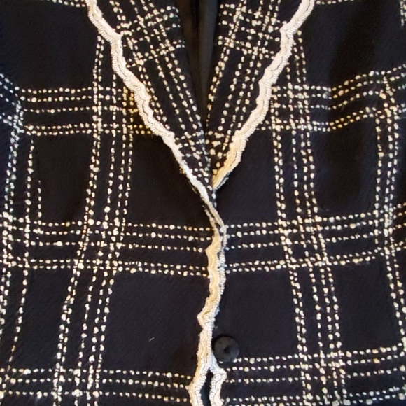 Blazer - Picture 4 of 4